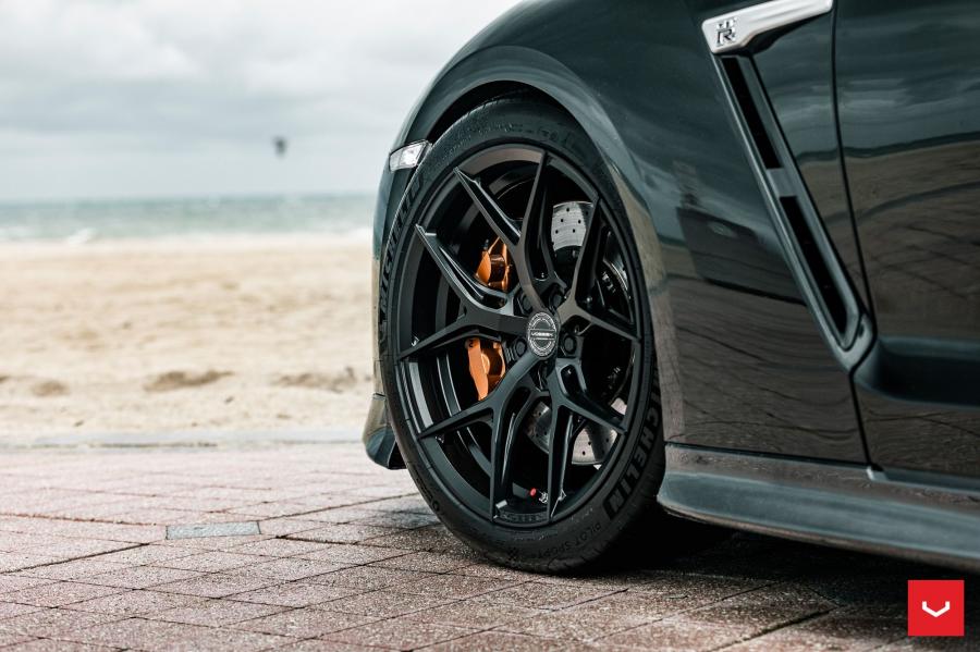 Детали экстерьера Nissan GT-R on Vossen Wheels (HF-5) 2020 года  (фото 18 из 48)